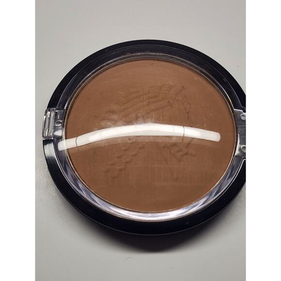 Mary-Kate and Ashley Illuminating Bronzing Powder (Sunkissed Bronze) - Picture 1 of 3